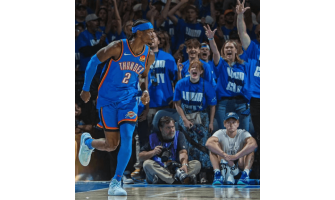 Alexander dominoi jälleen ottelua ja teki useita historiallisia ennätyksiä