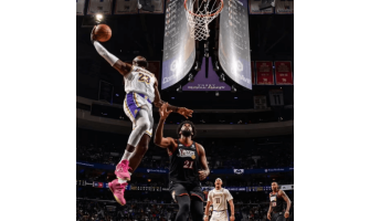 LeBron James ottaa ohjat käsiinsä ratkaisevilla hetkillä ja varmistaa Lakersille niukan voiton