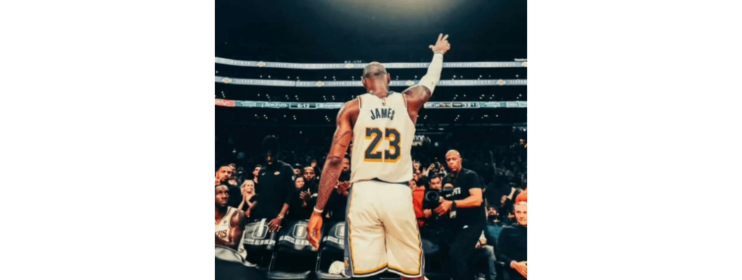 LeBron Jamesin 24-vuotinen legenda jatkuu LeBron Jamesin 24-vuotinen legenda jatkuu